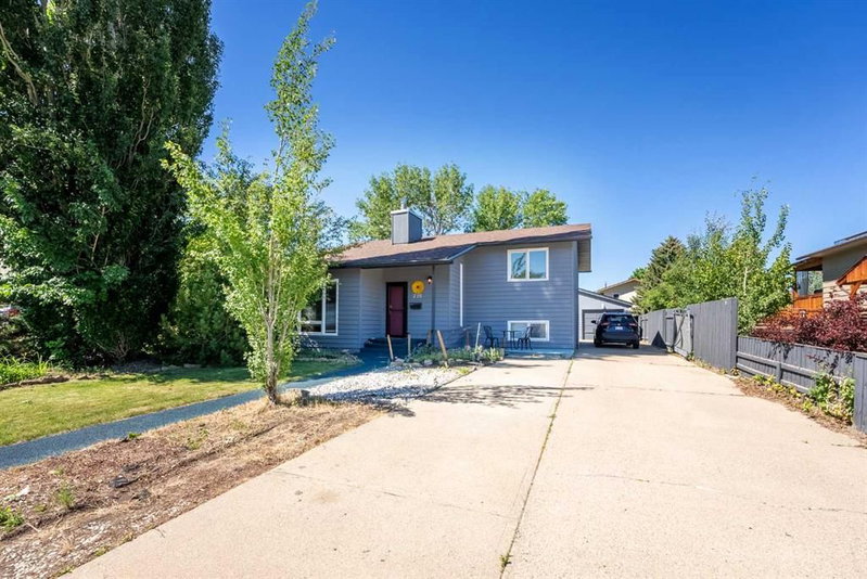 210 Ojibwa Place W