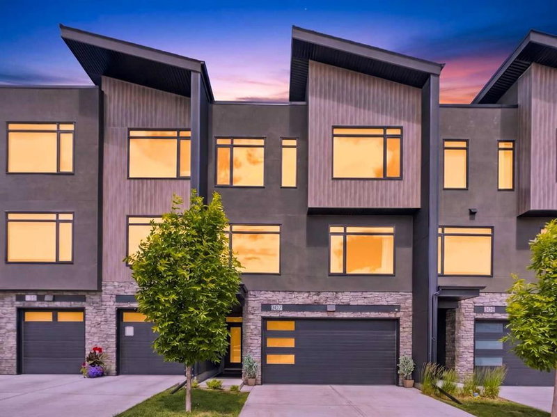 307 Royal Elm Road NW, Calgary, Alberta