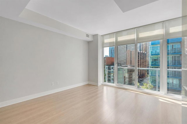 806 - 118 Waterfront Court SW