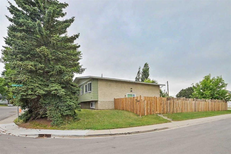 20A Beaver Dam Place NE, Thorncliffe — photo 3
