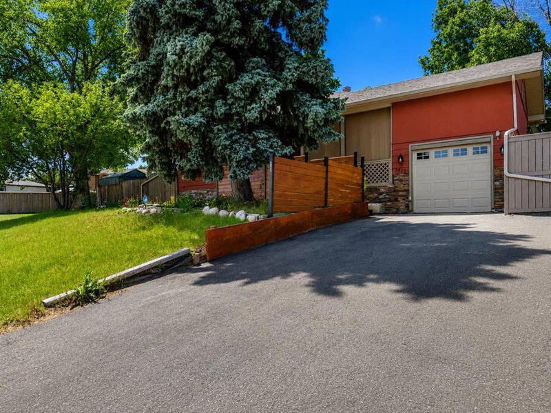 5923 Thorncliffe Drive NW, Thorncliffe — photo 3