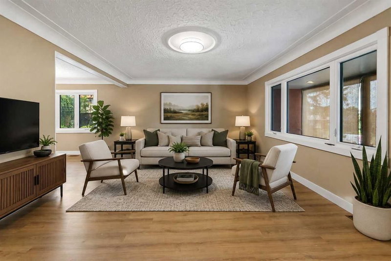 5923 Thorncliffe Drive NW, Thorncliffe — interior photo