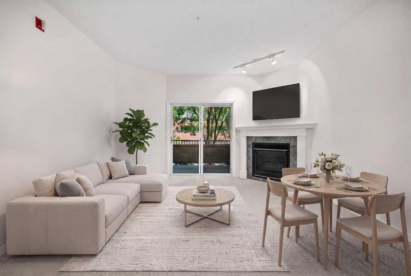 209, 777 3 Avenue SW, Downtown Commercial Core — interior photo