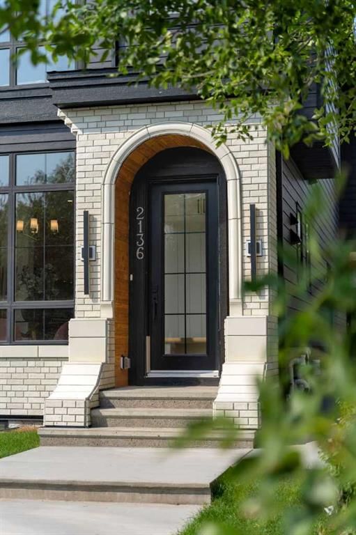 2136 5 Avenue NW, West Hillhurst — interior photo
