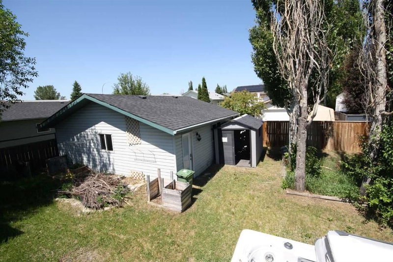 209 Strathaven Bay, Strathaven — interior photo