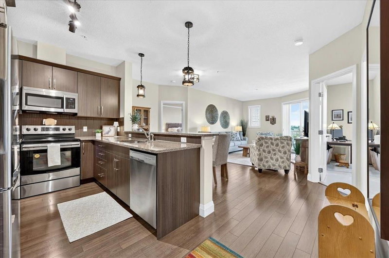 2305, 15 Sunset Square, Sunset Ridge — photo 3