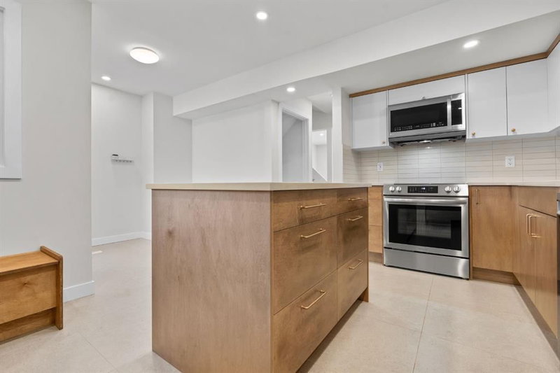 411, 6223 31 Avenue NW, Bowness — interior photo
