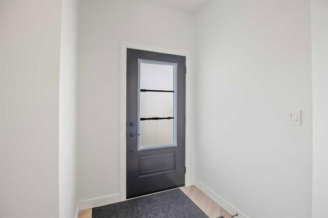32 Sunrise Crescent N
