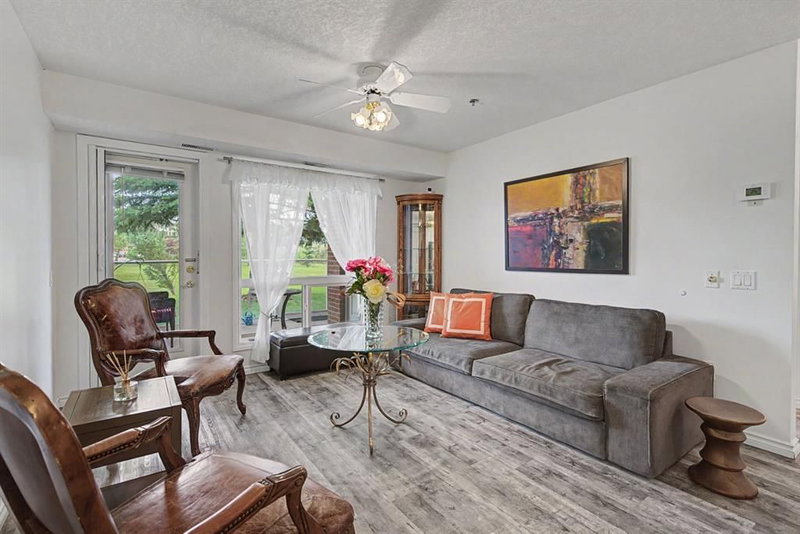 Apartment at 1114, 1818 Simcoe Boulevard SW, Signal Hill — listing photo