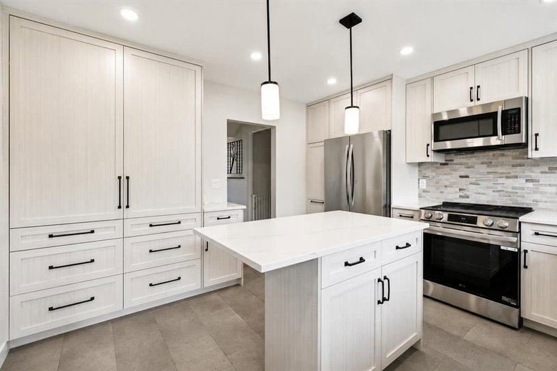117 Chinook Drive SW, Chinook Park — interior photo 5