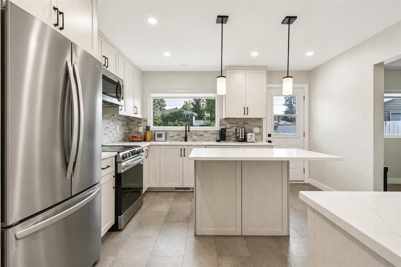 117 Chinook Drive SW, Chinook Park — interior photo 6