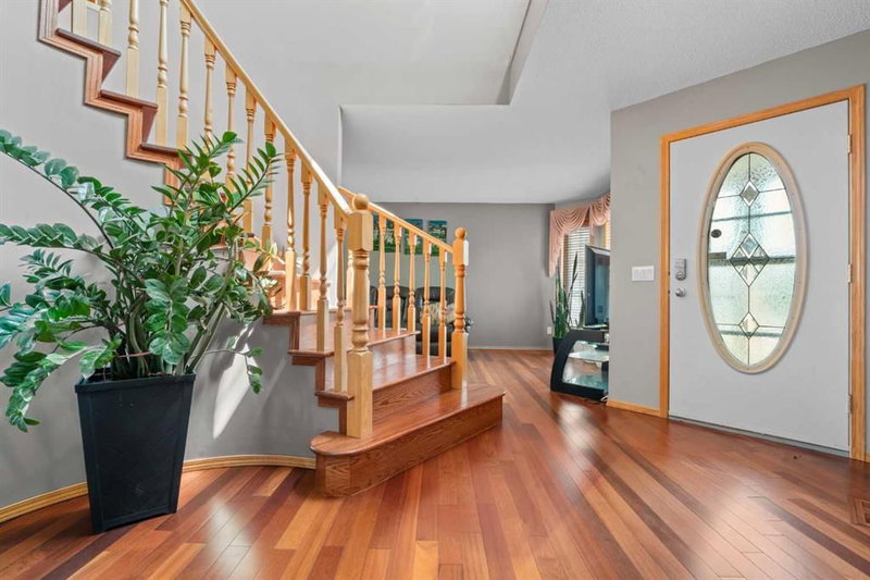 47 Coral Springs Close NE, Coral Springs — interior photo