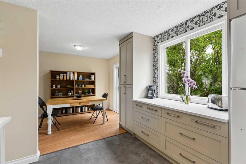 152 Erin Dale Crescent SE, Erin Woods — interior photo 6