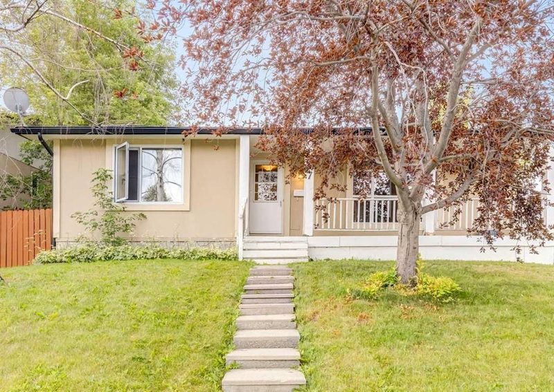 7 Lake Sylvan Close SE — listing photo