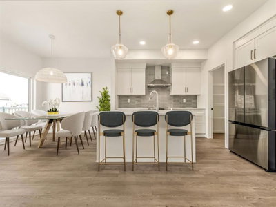 126 Miners Road W