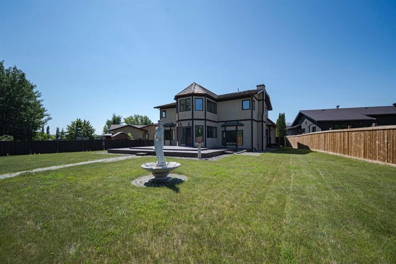118 Dickins Close