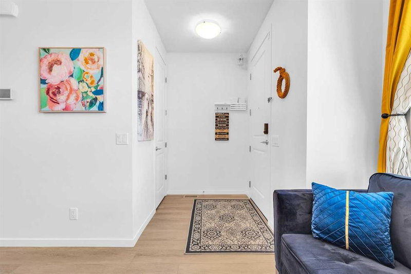 52 Edith Gate NW, Glacier Ridge — interior photo