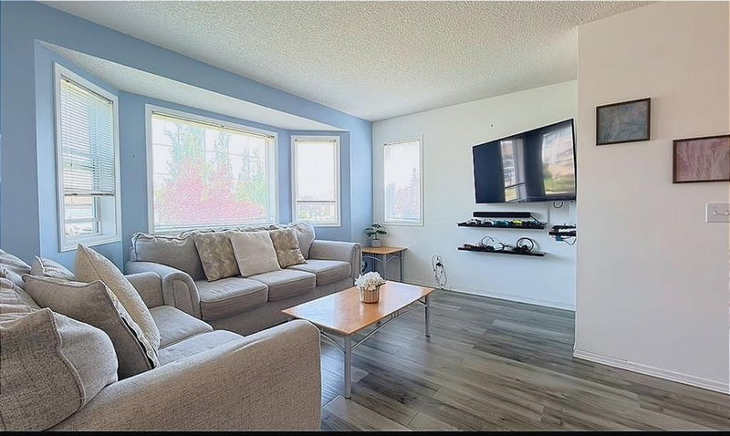 16 Canoe Close SW