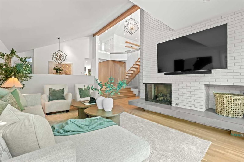 3041 1 Street SW, Roxboro — photo 3