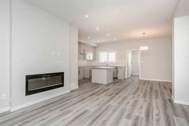 235 Heartwood Grove SE, Rangeview — interior photo