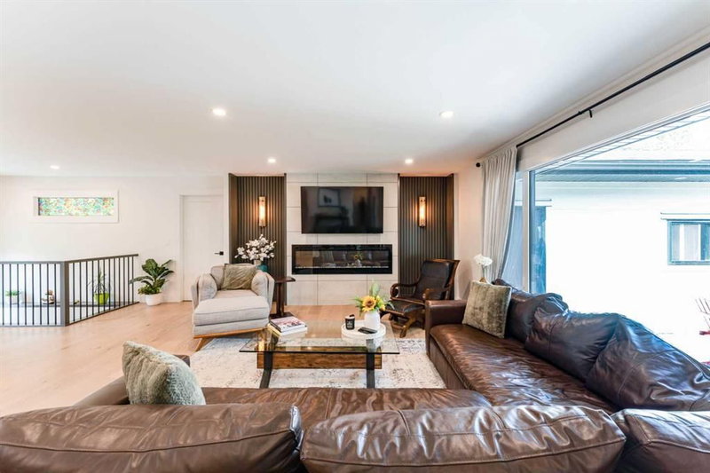 651 Willingdon Boulevard SE, Willow Park — interior photo