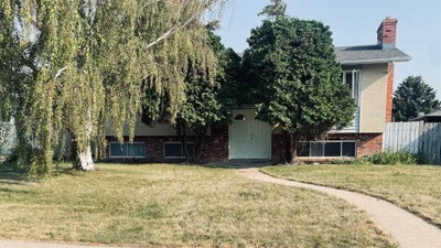 36 Park Meadows Boulevard N