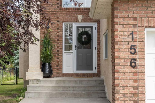 156 Strathridge Place SW