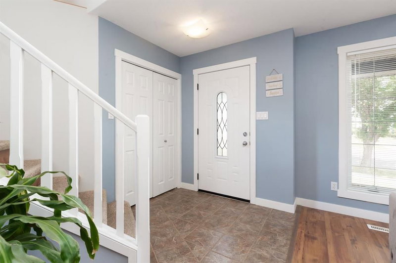 86 Riverstone Boulevard W