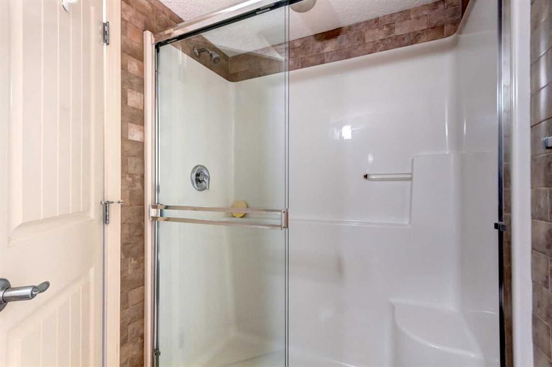 102, 304 Cranberry Park SE, Cranston — interior photo 5