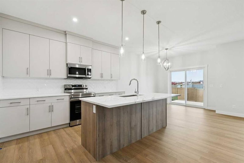 85 Southborough Square, Southbow Landing — interior photo