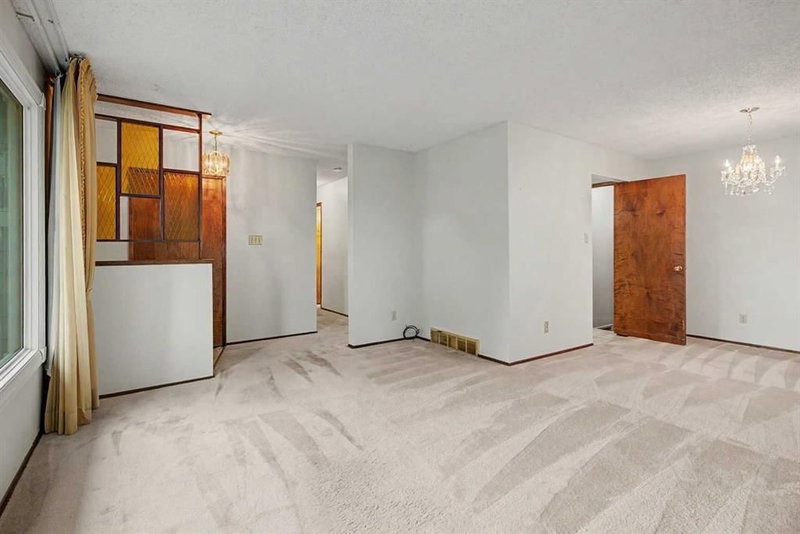 163 Lake Sylvan Close SE, Bonavista Downs — interior photo 5