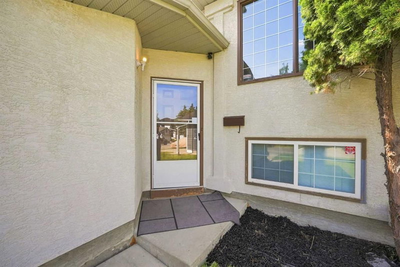 225 Harvest Glen Place NE, Harvest Hills — interior photo 5