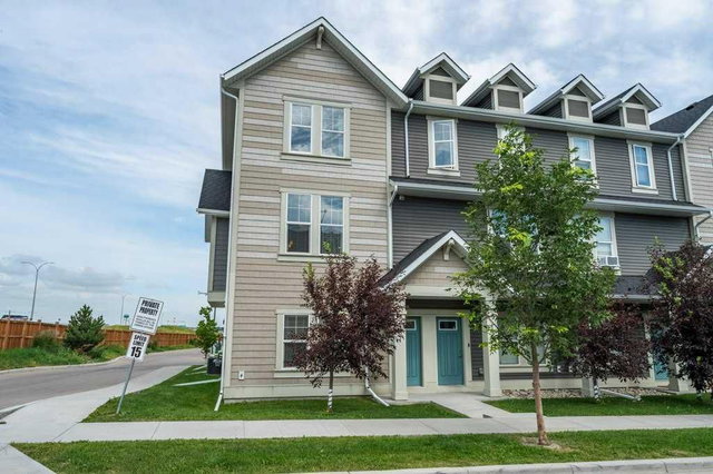 157 South Point Court SW