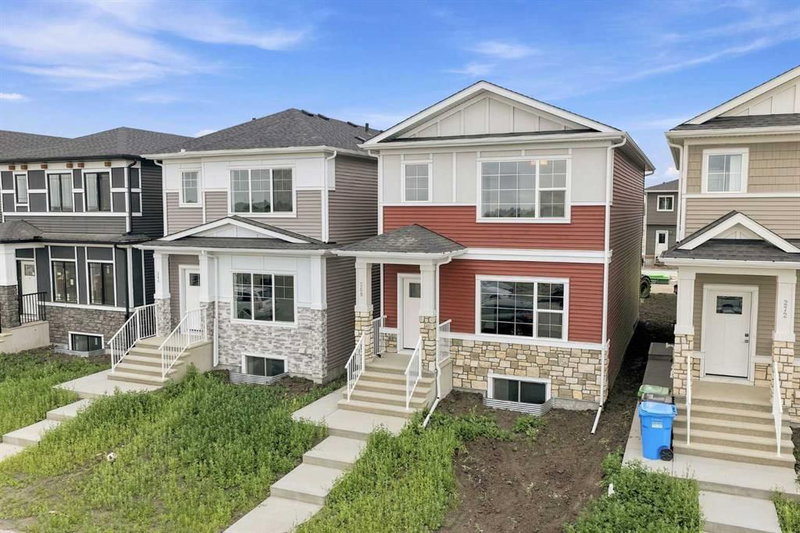 268 Huxbury View NE
