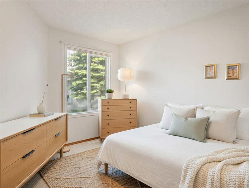 277 Arbour Cliff Close NW, Arbour Lake — interior photo 6