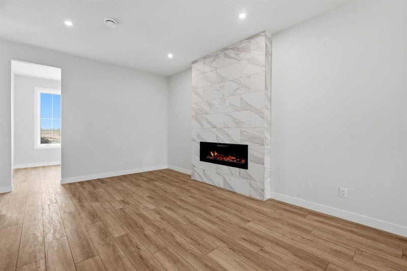 8581 Huxbury Drive NE, Huxley — interior photo 6