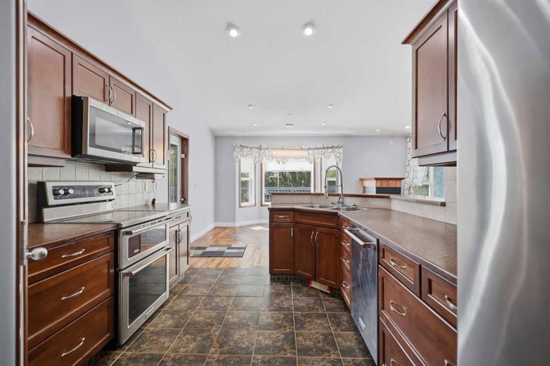 253037 Township Road 432