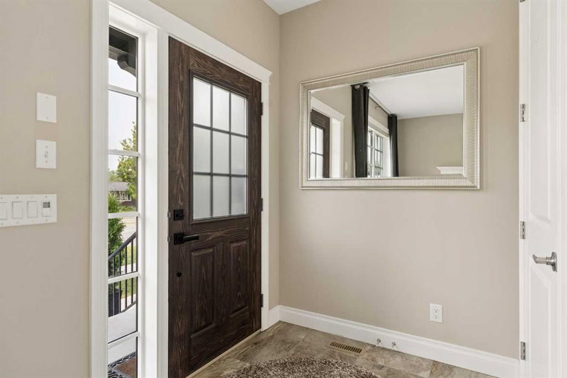 3824 Sarcee Road SW, Currie Barracks — photo 3