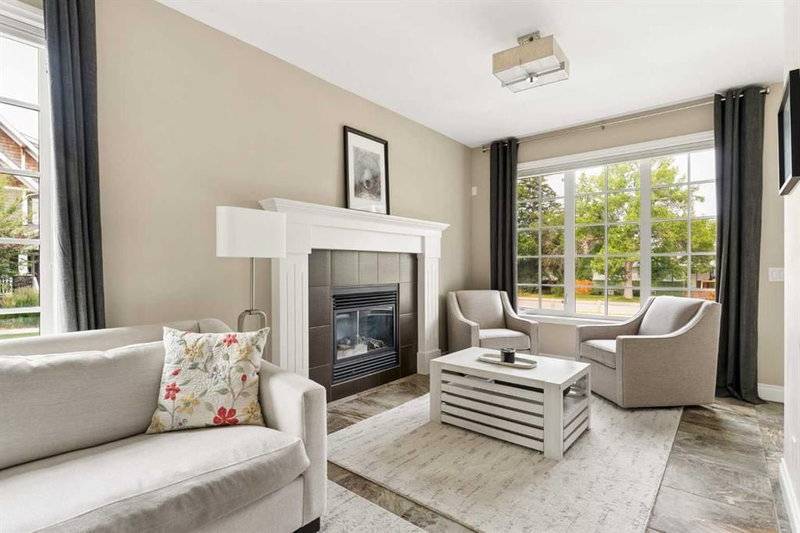 3824 Sarcee Road SW, Currie Barracks — interior photo 5