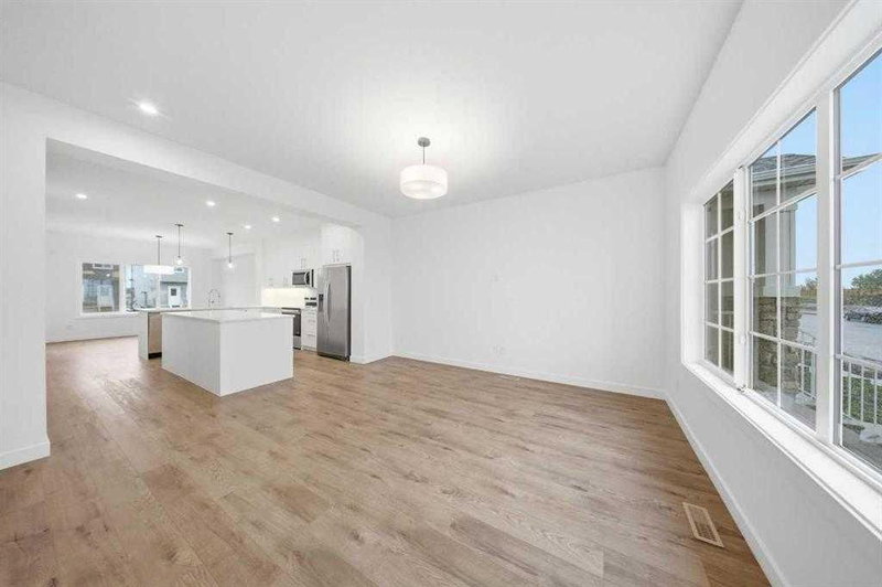 272 Huxbury View NE