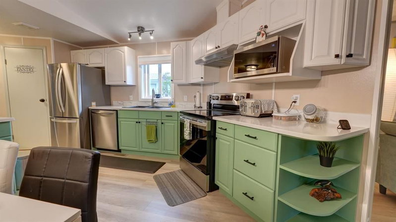 25 Westover Crescent W