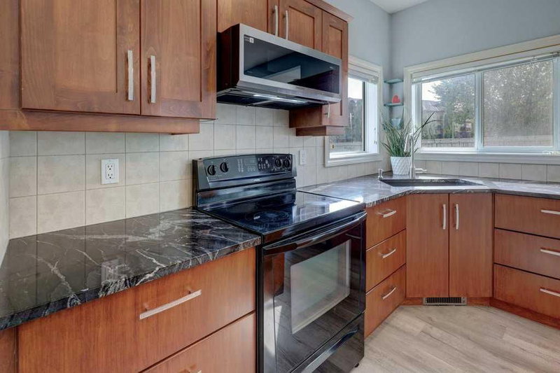 242 Crystal Green Point, Crystal Green — interior photo