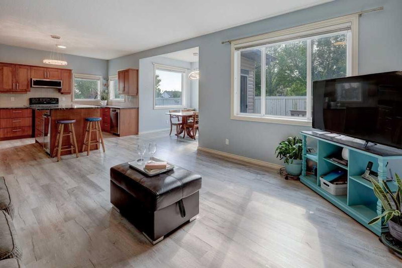 242 Crystal Green Point, Crystal Green — interior photo 7