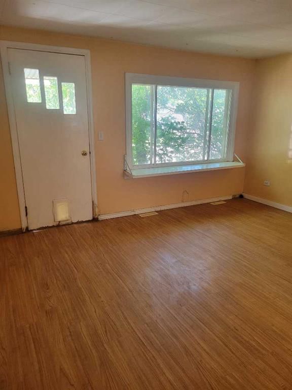 1 Elm Avenue, Heritage Okotoks — interior photo 5