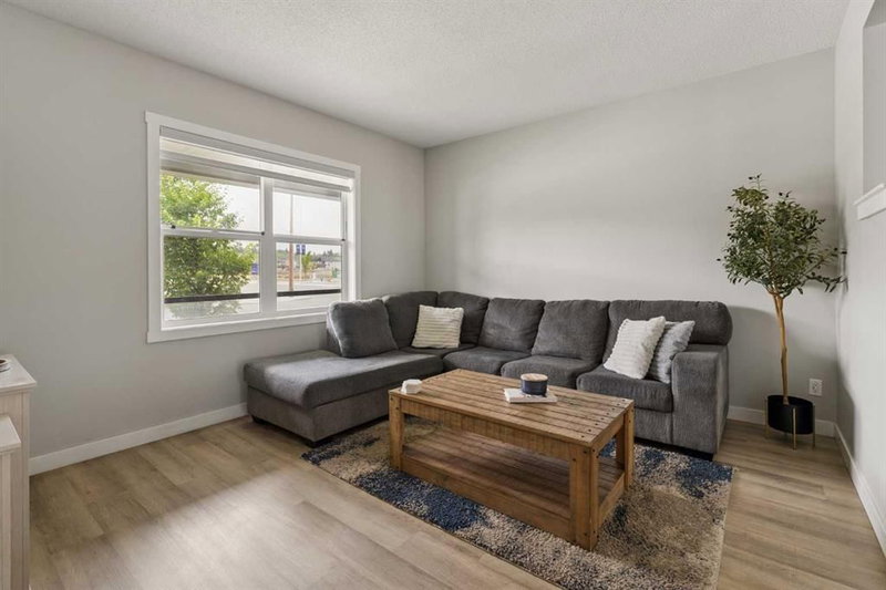 12 Wolf Creek Drive SE, Wolf Willow — interior photo 7