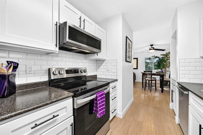 D, 109 Stanley Avenue — listing photo