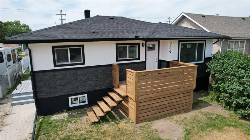709 centre Street