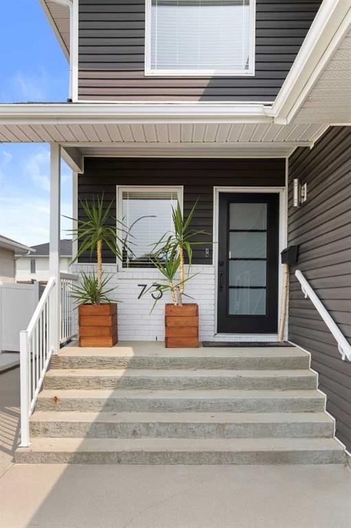73 Storrs Crescent SE