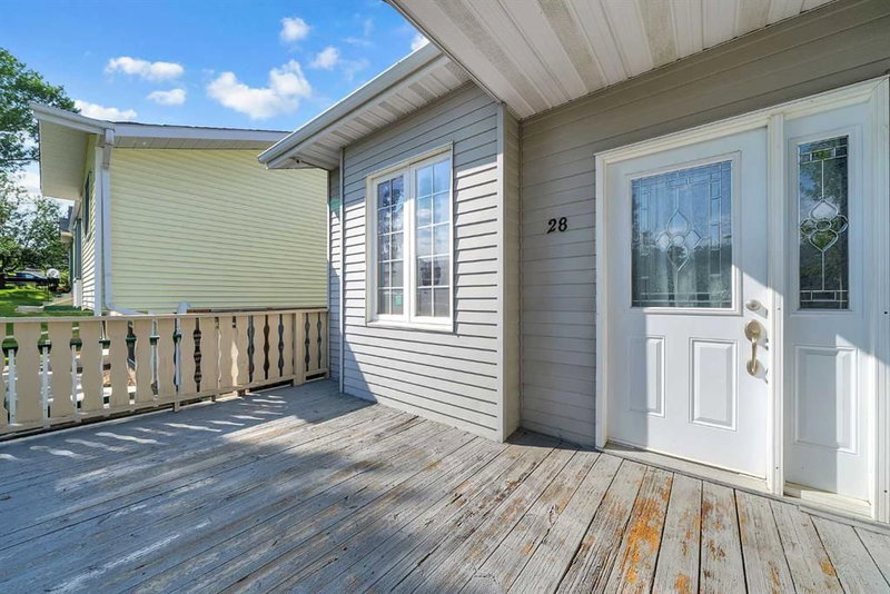 28 Macewan Meadow Link NW, MacEwan Glen — interior photo
