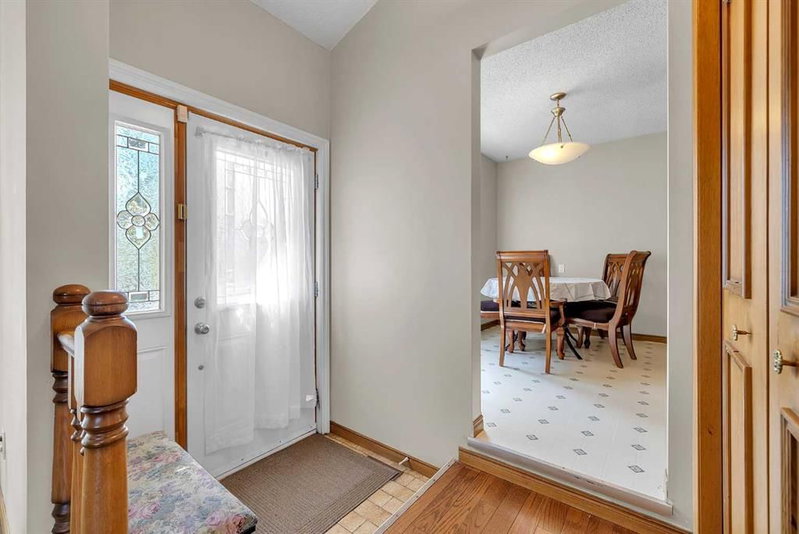 28 Macewan Meadow Link NW, MacEwan Glen — interior photo 5